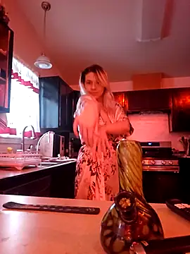 Snapshot of ScarletCallings420 chatting on 04/06/26, 04:46 ScarletCallings420 online show from 04/06/26, 04:46