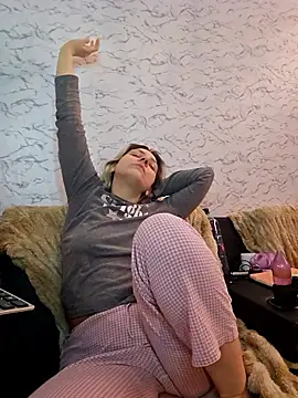 Snapshot of ScarletCallings420 chatting on 01/17/26, 02:09 ScarletCallings420 online show from 01/17/26, 02:09