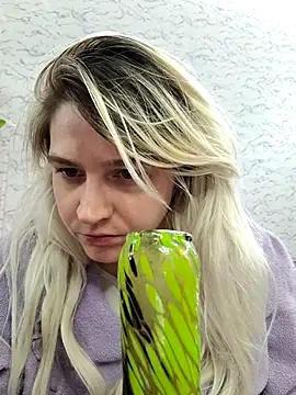 Snapshot of ScarletCallings420 chatting on 04/12/26, 07:50 ScarletCallings420 online show from 04/12/26, 07:50