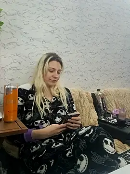 Snapshot of ScarletCallings420 chatting on 01/17/26, 02:04 ScarletCallings420 online show from 01/17/26, 02:04