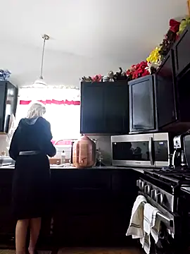 Snapshot of ScarletCallings420 chatting on 11/08/25, 07:28 ScarletCallings420 online show from 11/08/25, 07:28