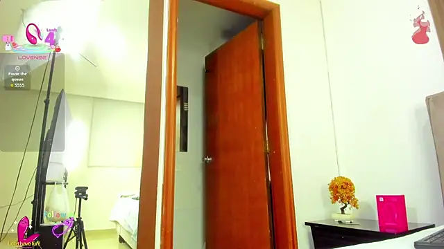 Snapshot of CristinSexy chatting on 11/25/25, 10:48 CristinSexy online show from 11/25/25, 10:48