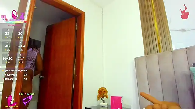 Snapshot of CristinSexy chatting on 12/01/25, 10:49 CristinSexy online show from 12/01/25, 10:49