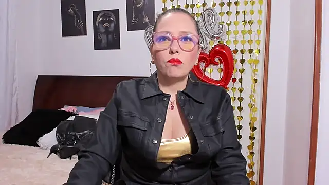 taylorhot70 online show from 04/23/26, 02:29