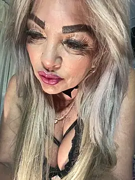 Snapshot of scarlett_sexx69 chatting on 11/29/25, 11:32 scarlett sexx69 online show from 11/29/25, 11:32