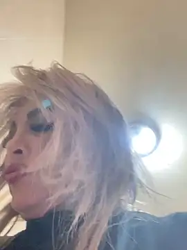 Snapshot of scarlett_sexx69 chatting on 12/16/25, 11:36 scarlett sexx69 online show from 12/16/25, 11:36