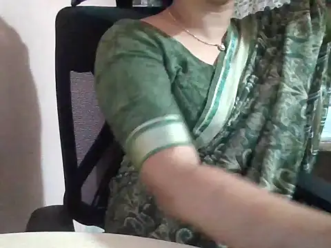 Snapshot of Pinky_4 chatting on 05/08/26, 06:12 Pinky 4 online show from 05/08/26, 06:12
