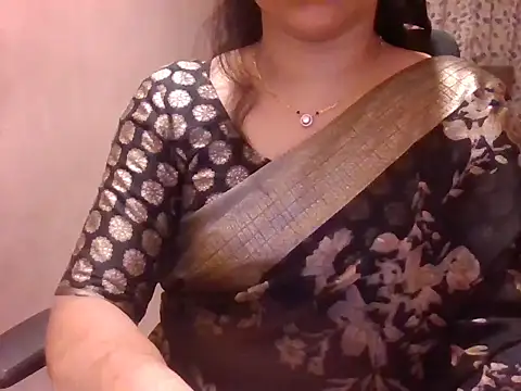 Snapshot of Pinky_4 chatting on 06/20/26, 02:33 Pinky 4 online show from 06/20/26, 02:33