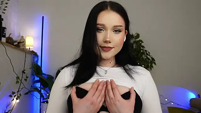 Snapshot of ScarletBlaze chatting on 02/22/25, 06:08 ScarletBlaze online show from 02/22/25, 06:08