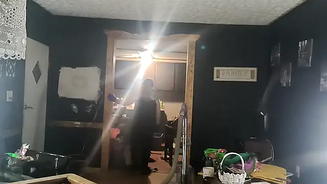 Snapshot of BossChick1625 chatting on 11/28/25, 03:50 BossChick1625 online show from 11/28/25, 03:50