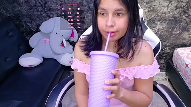 olivia love  online show from 05/10/26, 03:47