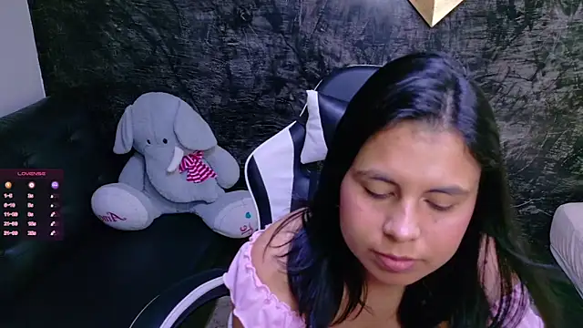 olivia love  online show from 05/17/26, 03:12