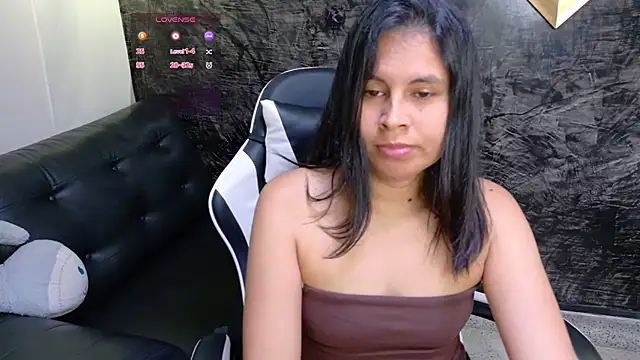 Snapshot of olivia_love_ chatting on 06/18/26, 09:31 olivia love online show from 06/18/26, 09:31