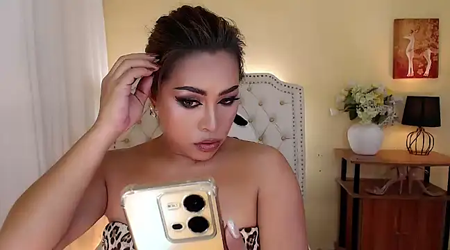 Snapshot of DreamLADYBOY chatting on 02/02/25, 11:42 DreamLADYBOY online show from 02/02/25, 11:42