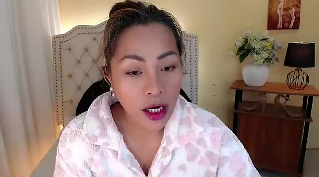 Snapshot of DreamLADYBOY chatting on 02/16/25, 11:17 DreamLADYBOY online show from 02/16/25, 11:17
