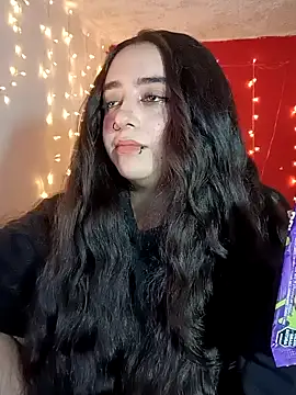 Snapshot of IvonneT chatting on 12/02/24, 05:54 IvonneT online show from 12/02/24, 05:54