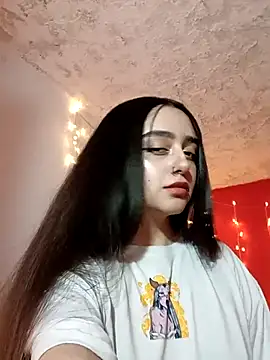 Snapshot of IvonneT chatting on 02/15/25, 09:06 IvonneT online show from 02/15/25, 09:06