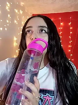 Snapshot of IvonneT chatting on 12/13/24, 01:59 IvonneT online show from 12/13/24, 01:59