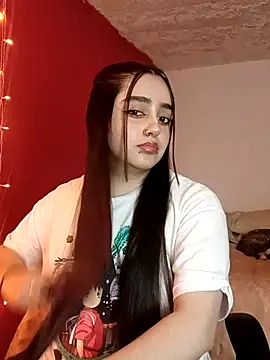 Snapshot of IvonneT chatting on 10/19/25, 01:08 IvonneT online show from 10/19/25, 01:08