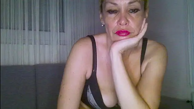 Snapshot of EvaaMina chatting on 06/17/26, 03:44 EvaaMina online show from 06/17/26, 03:44