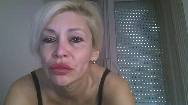 Snapshot of EvaaMina chatting on 10/23/25, 10:58 EvaaMina online show from 10/23/25, 10:58