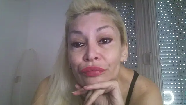 Snapshot of EvaaMina chatting on 10/20/25, 11:11 EvaaMina online show from 10/20/25, 11:11