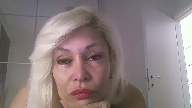 Snapshot of EvaaMina chatting on 09/21/25, 12:21 EvaaMina online show from 09/21/25, 12:21