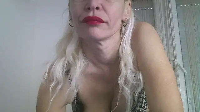 Snapshot of EvaaMina chatting on 01/05/25, 08:32 EvaaMina online show from 01/05/25, 08:32