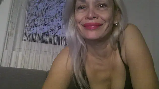 Snapshot of EvaaMina chatting on 12/14/25, 03:17 EvaaMina online show from 12/14/25, 03:17