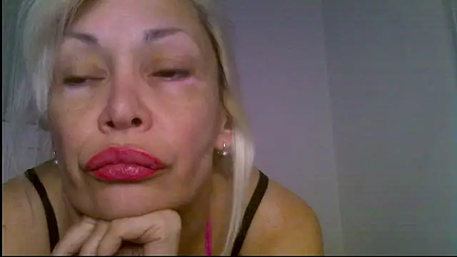 EvaaMina online show from 05/04/26, 12:08