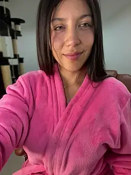 Snapshot of MiaJones21 chatting on 02/20/25, 10:37 MiaJones21 online show from 02/20/25, 10:37