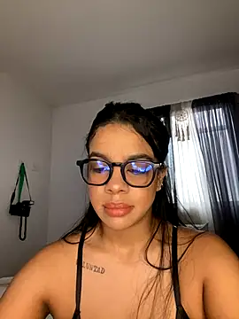 trianawhite online show from 12/19/25, 03:14