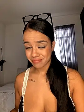 trianawhite online show from 09/17/25, 03:14