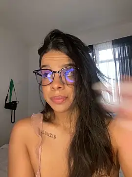 Snapshot of trianawhite chatting on 02/10/26, 03:00 trianawhite online show from 02/10/26, 03:00