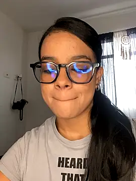 trianawhite online show from 09/13/25, 03:34