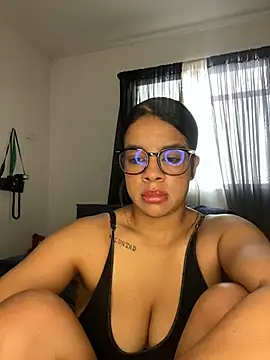 trianawhite online show from 03/10/26, 04:00