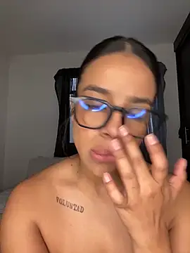 trianawhite online show from 12/04/25, 03:11