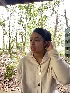 trianawhite online show from 11/29/25, 03:12