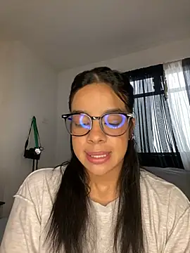 Snapshot of trianawhite chatting on 02/18/26, 03:08 trianawhite online show from 02/18/26, 03:08