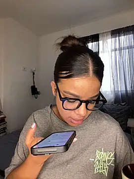 trianawhite online show from 12/11/24, 03:15