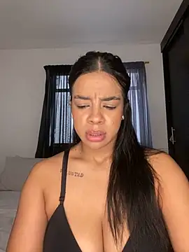 Snapshot of trianawhite chatting on 03/03/26, 03:08 trianawhite online show from 03/03/26, 03:08