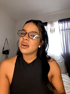 trianawhite online show from 10/29/25, 03:22