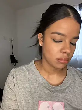 trianawhite online show from 12/16/24, 04:05