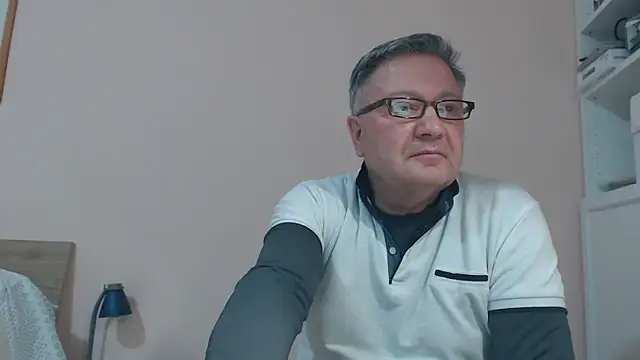 Snapshot of YOU6me chatting on 02/28/25, 06:20 YOU6me online show from 02/28/25, 06:20