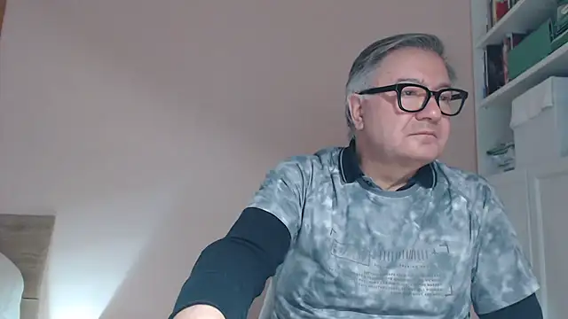 Snapshot of YOU6me chatting on 02/01/26, 04:05 YOU6me online show from 02/01/26, 04:05