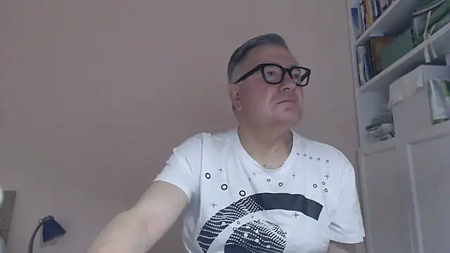 Snapshot of YOU6me chatting on 06/17/26, 07:19 YOU6me online show from 06/17/26, 07:19