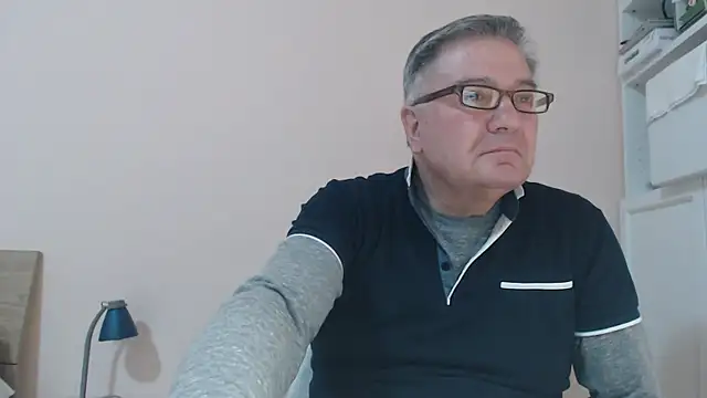 Snapshot of YOU6me chatting on 02/21/25, 05:31 YOU6me online show from 02/21/25, 05:31