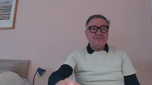 Snapshot of YOU6me chatting on 12/21/25, 11:23 YOU6me online show from 12/21/25, 11:23