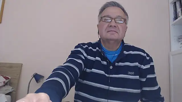 Snapshot of YOU6me chatting on 10/01/25, 02:21 YOU6me online show from 10/01/25, 02:21