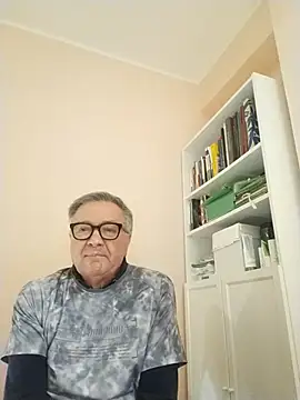 Snapshot of YOU6me chatting on 01/05/26, 05:27 YOU6me online show from 01/05/26, 05:27